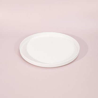 Plastic free plate that looks stylish with a lip to keep the food on the plate.